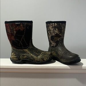 Bogs Kids Unisex Boy Girl Classic Mossy Oak Camo Country Boots Waterproof size 5